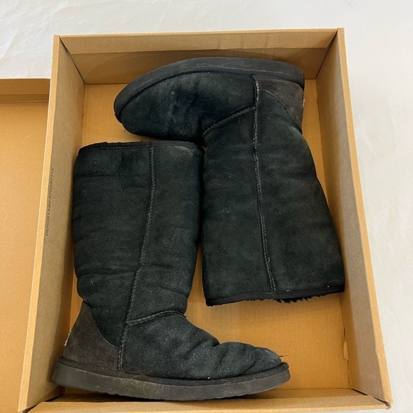 UGG Women's Classic Tall Boot, Black, Size 8 - Picture 1 of 5